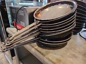 lot 19092 image: 10-inch Round Metal Pans - Set of 10
