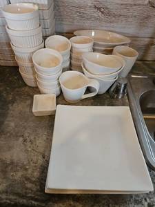 lot 19108 image: White Ceramic Restaurant Dinnerware Set