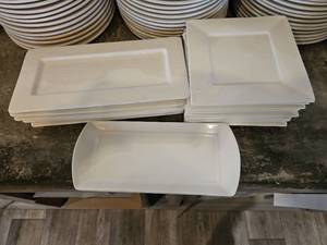 lot 19117 image: Bon Chef White Square Restaurant Plates
