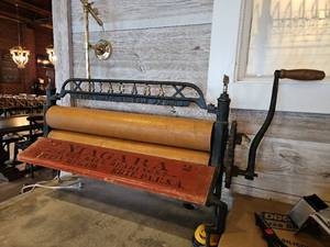 lot 19121 image: Lovell Hand-Crank Clothes Wringer