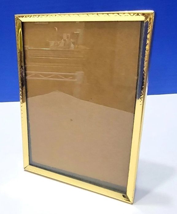 lot 16101 image: Gold frame with glass 12x18