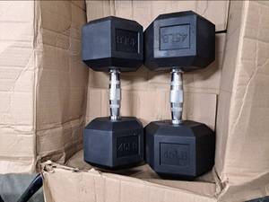 lot 14896 image: Rubber Hex Pair of 45 Lbs Dumbbells - Retail $170