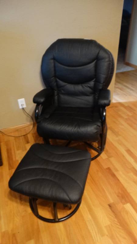 lot 1730 image: Very nice rocking swival chair with rocking ottaman.