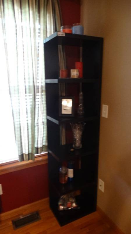 lot 1733 image: Very nice tall corner shelfs, contents not included.