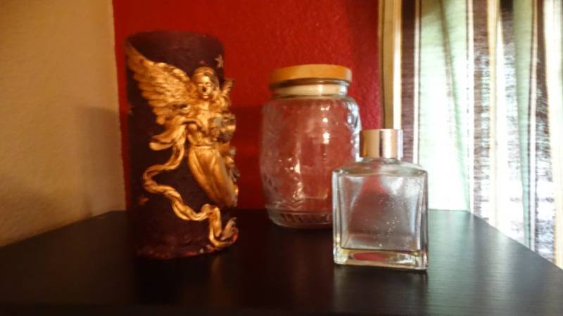 lot 1738 image: Contents on shelf, shelf not included.