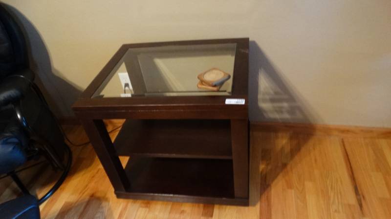 lot 1739 image: Nice wood side table with glass top, 3 coasters, lamp not included.