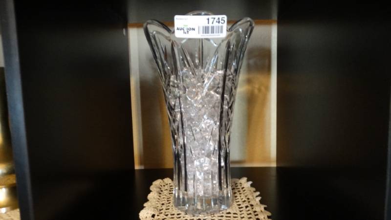 lot 1745 image: 2 Glass vases.