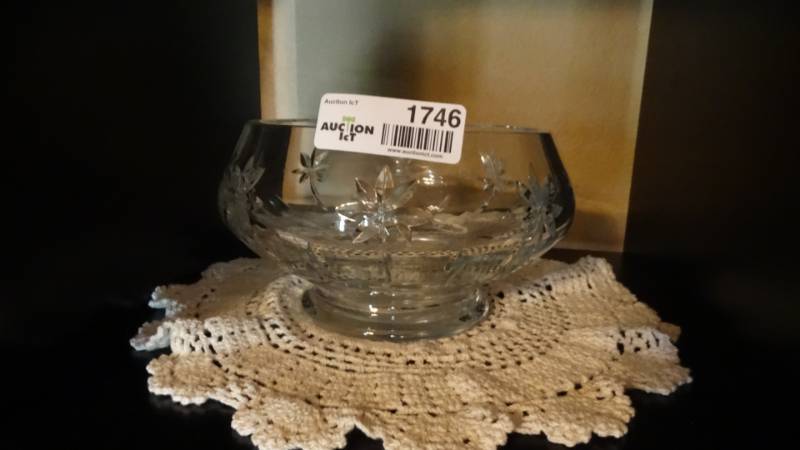 lot 1746 image: Glass bowl decor and a glass candle holder.