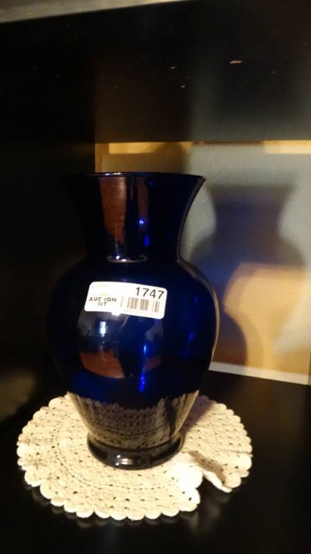 lot 1747 image: 2 Blue glass vases.