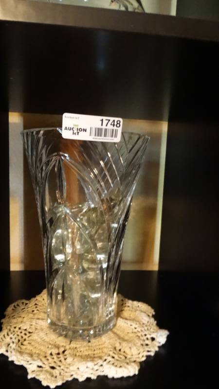 lot 1748 image: 3 glass vases.