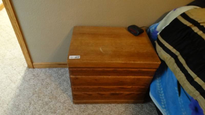 lot 1758 image: Night stand