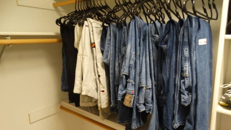 lot 1762 image: Mens pants, belts, shoes.