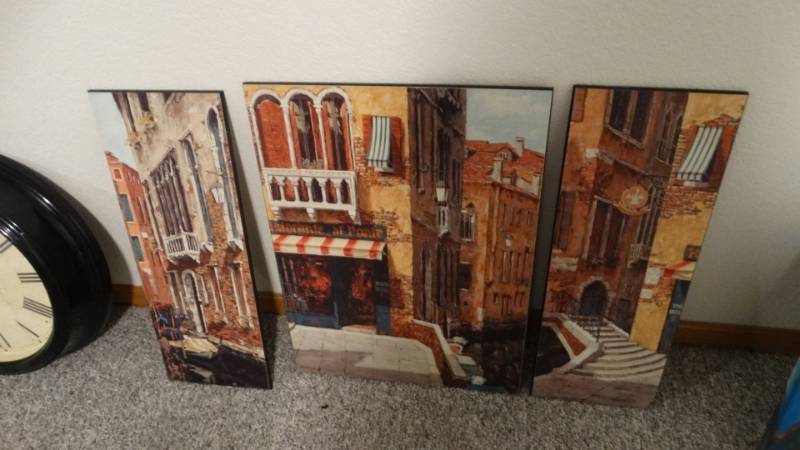 lot 1793 image: A set of 3 wall pictures.