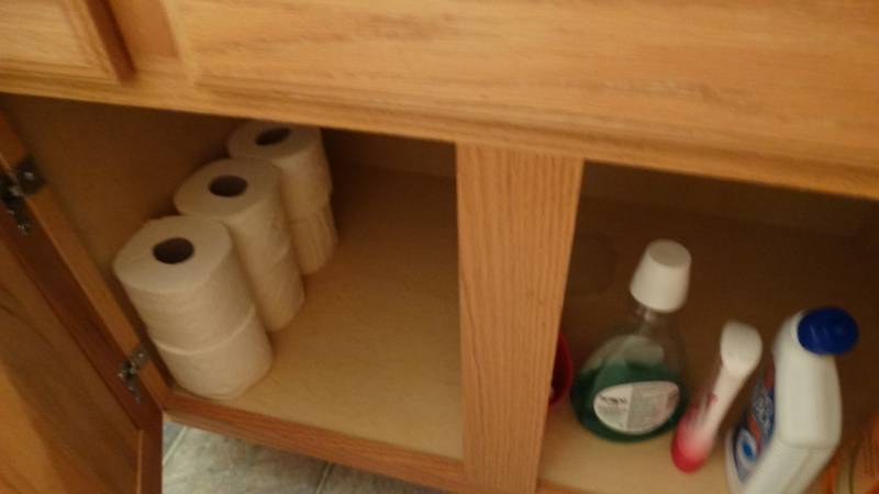 lot 1796 image: Bathroom contents.