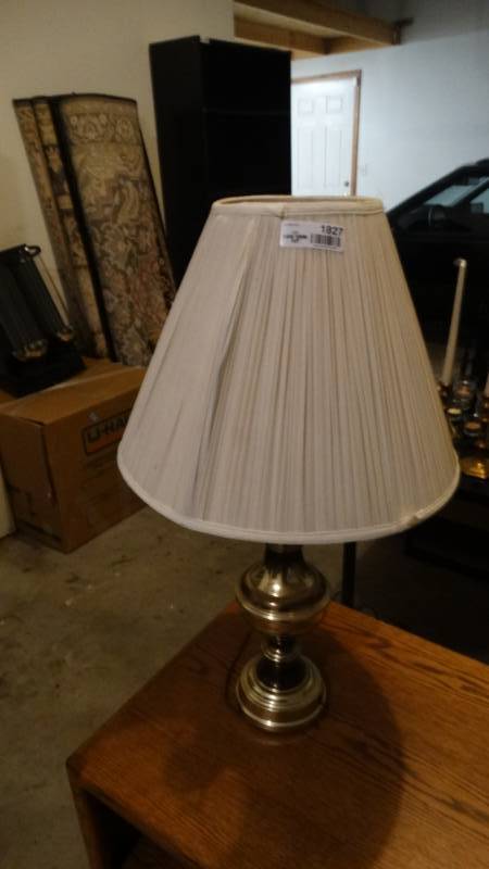 lot 1827 image: Lamp.