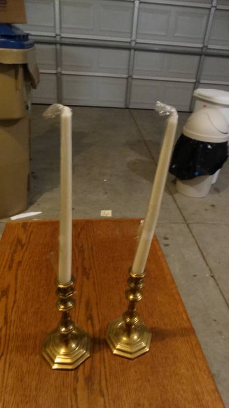 lot 1830 image: 2 Candle holders with candle.