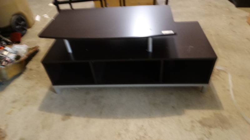 lot 1839 image: Wood TV stand.
