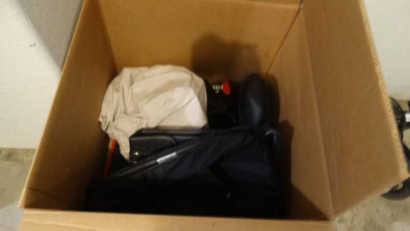 lot 1858 image: Box with bags and a pair of shoes.