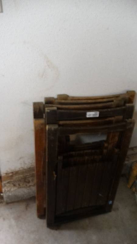 lot 1861 image: 4 wooden fold up chairs.
