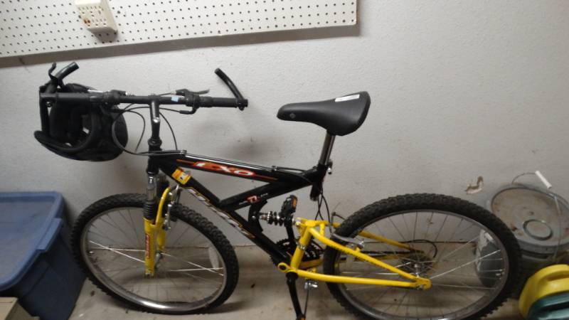 lot 1863 image: Huffy bike.