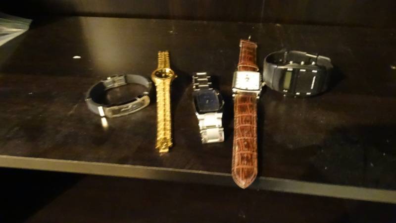 lot 1879 image: Lot of 5 watches.