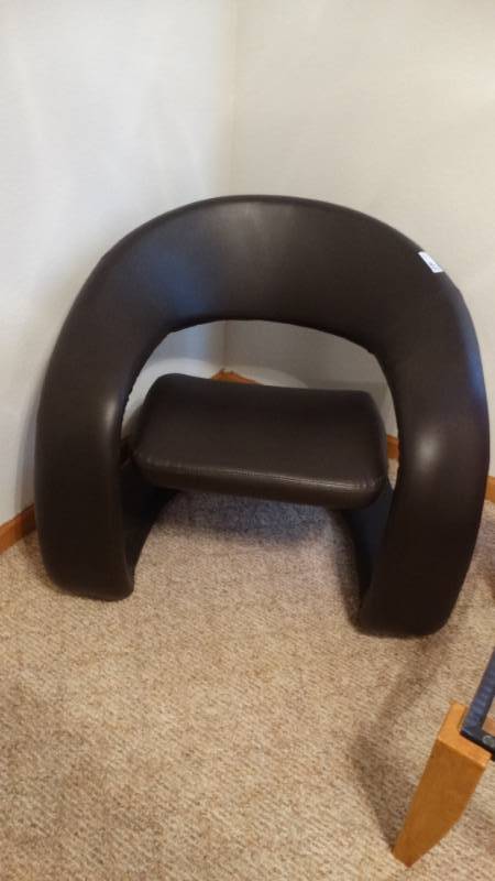 lot 1702 image: Very nice Dark brown chair.