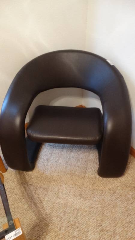 lot 1704 image: Very nice Dark brown chair.