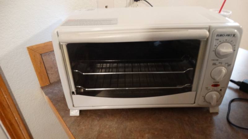 lot 1714 image: Euro-pro toaster oven.