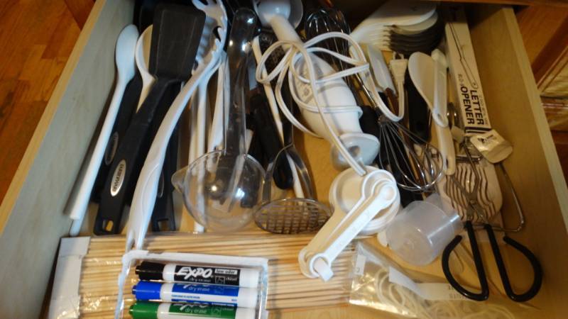 lot 1727 image: Drawers with expo markers, measuring cups, cooking utensils, etc.