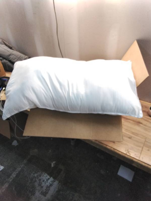 lot 1322 image: 2 Standard White Bed Pillows 20 x 36