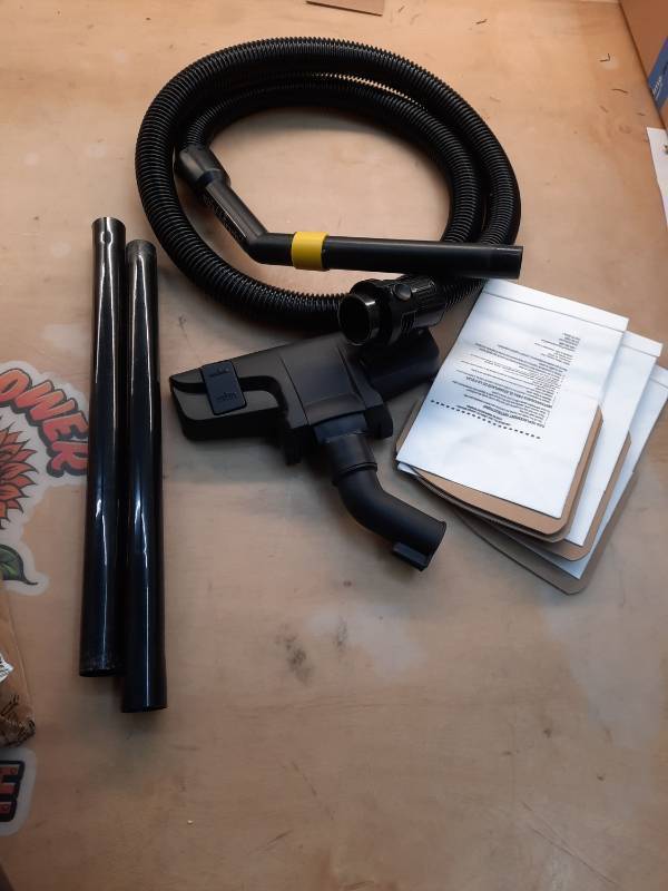 lot 6955 image: Vacuum Accessories with 3 vacuums bags