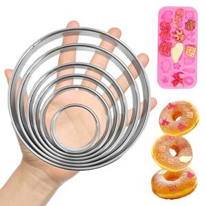 lot 6188 image: 6 PCS Circle Cookie Cutter Set Donut Cutter Large Stainless Steel Round Cutters (2, 3, 3.5, 4, 5, 6 Inch) & Decorative Cookie Mold for Baking, Donuts, Biscuits, Sandwiches  Durable Easy to Clean
