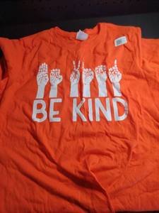 lot 8252 image: Be Kind Sign Language T-Shirt Orange L