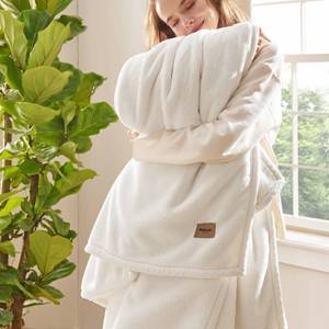 lot 19701 image: Bedsure Thick Heavy Warm Blankets for Winter, Soft Fleece Twin Blanket for Bed, GentleSoft Cozy Fluffy Thick Winter Christmas Cream Throws, Anti-Static 500Gsm Design, Twin XL, Cream, 66x90 Inch