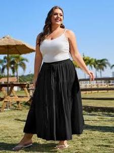 lot 14427 image: Moon Wood Black skirt size 2 xl