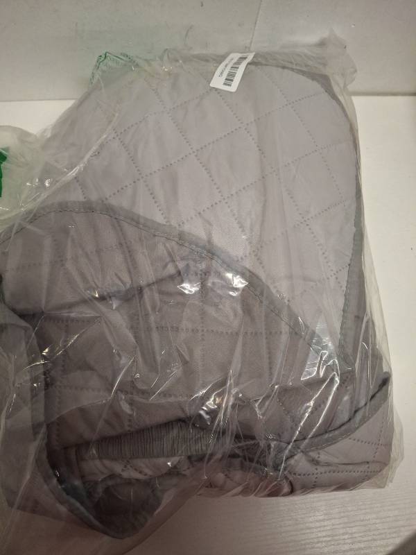 lot 7470 image: Quilted Gray throw blanket