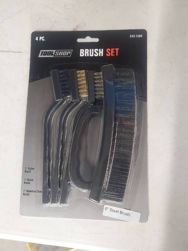 lot 5047 image: 4Pc Brush Set