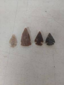 lot 3416 image: Native American Stone Arrowheads Collection