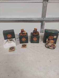 lot 3426 image: Boyds Bears Collection - Reading Bear Figurines