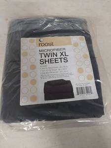 lot 3455 image: Roost Microfiber Twin XL Sheet Set Black