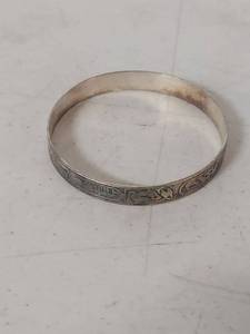 lot 3467 image: Sterling Silver Etched Bangle Bracelet