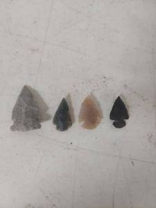 lot 3609 image: Native American Stone Arrowhead Collection