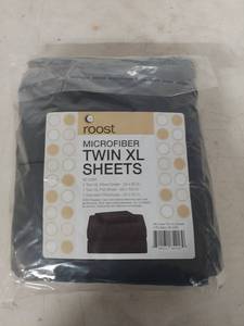 lot 3629 image: Roost Microfiber Twin XL Sheet Set - Black