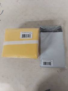lot 1013 image: 6x8 Bubble Mailers and 6x9 Poly Mailers Bundle