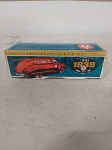 lot 1018 image: 1993 Texaco 1939 Dodge Airflow Coin Bank