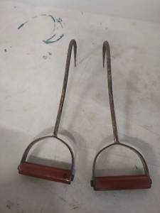 lot 3825 image: Hay hooks