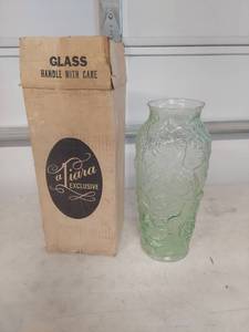 lot 3827 image: Tiara Exclusive Green Glass Vase with Original Box