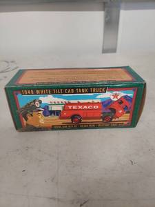 lot 3828 image: 1949 White Tilt Cab Texaco Tank Truck Bank
