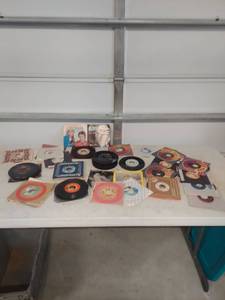 lot 3830 image: 45 RPM Record Collection