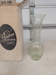 lot 3832 image: Tiara Exclusive Crackle Glass Vase